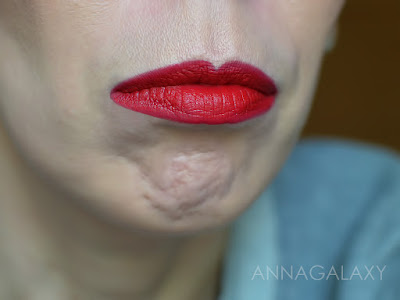 Как выглядит на губах Губная помада Faberlic HD Color 40205 мемуары красного