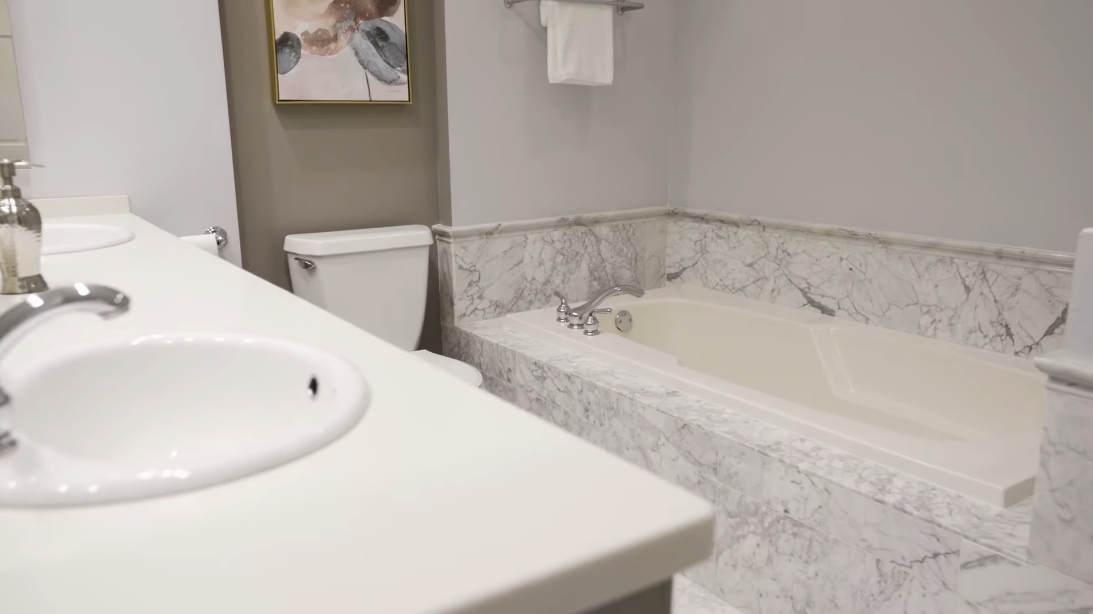23 Interior Design Photos vs. 950 N Clark St #L, Chicago Luxury Townhome Tour