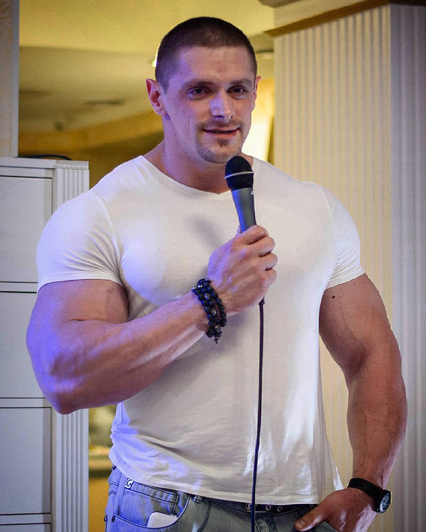 Адам Козыра бодибилдер