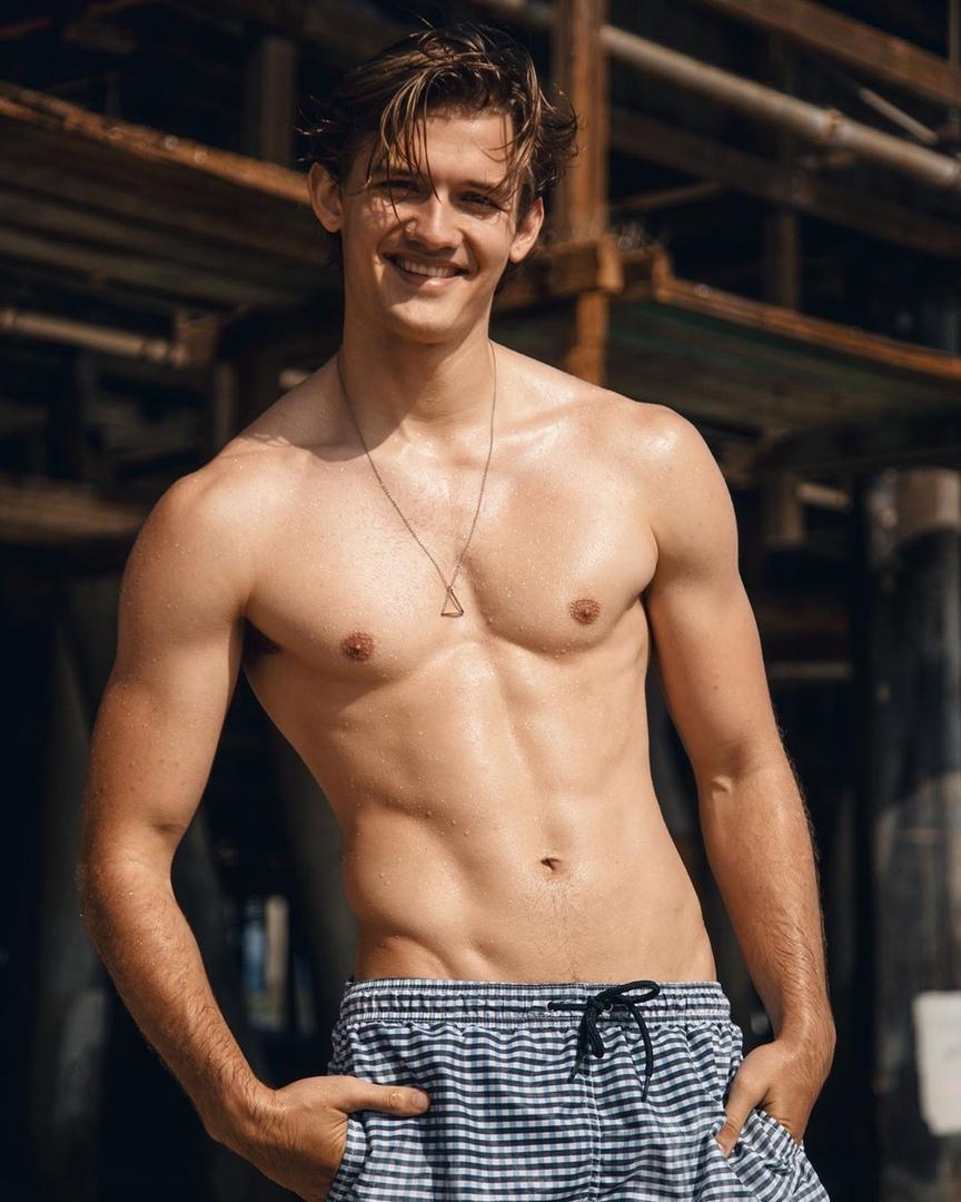 adorable-shirtless-male-model-smiling-wet-hair-slim-body-pecs