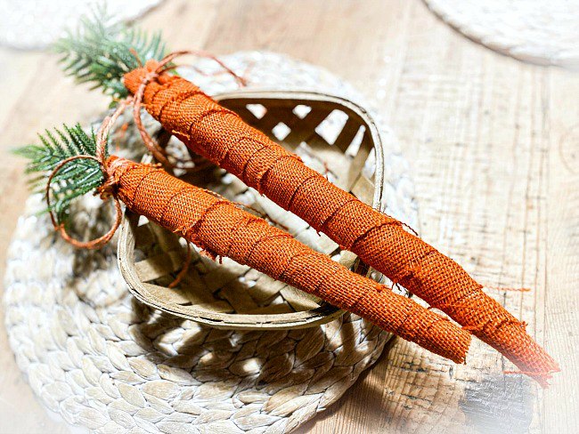 How to Make a DIY Burlap Carrot Wreath for Easter