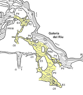 El karst de la Peñe Villa, Llabres y los Resquilones: Cueva'l Mazu (o