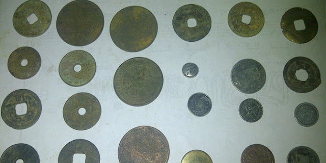 Gali pipa, petugas PDAM temukan ribuan koin kuno dalam guci