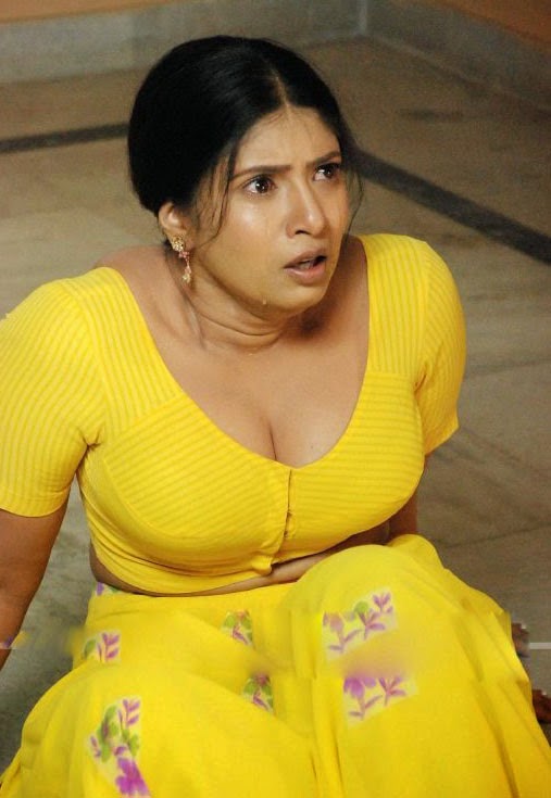 Sanghavi Without Saree Big Boobs Cleavage Navel Exposing Latest Tamil B Grade Movie Spicy Stills