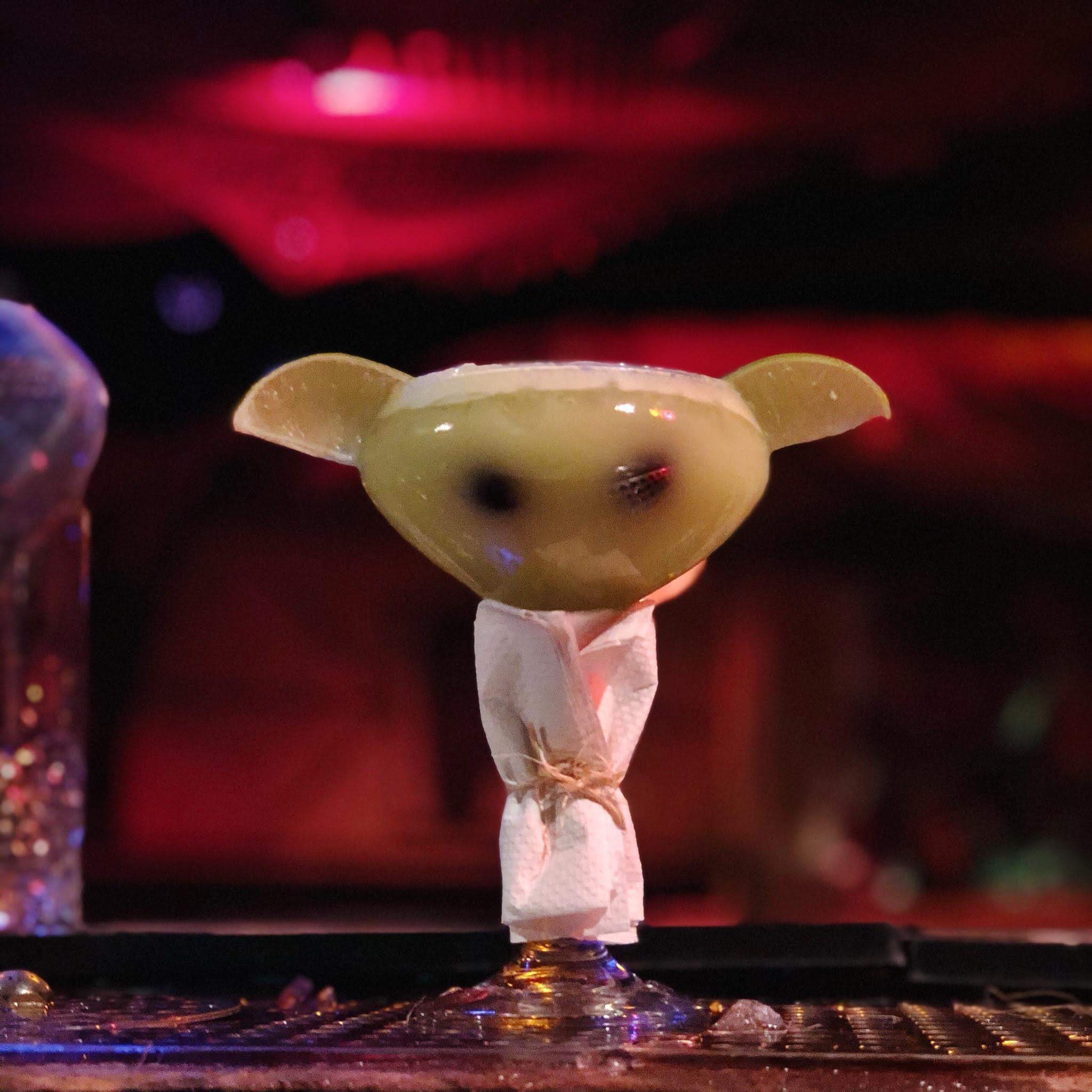 Baby Yoda Cocktail :「スター・ウォーズ」の配信ドラマ「ザ・マンダロリアン」の人気キャラクター、ベイビー・ヨーダをイメージしてみたカクテル ! !