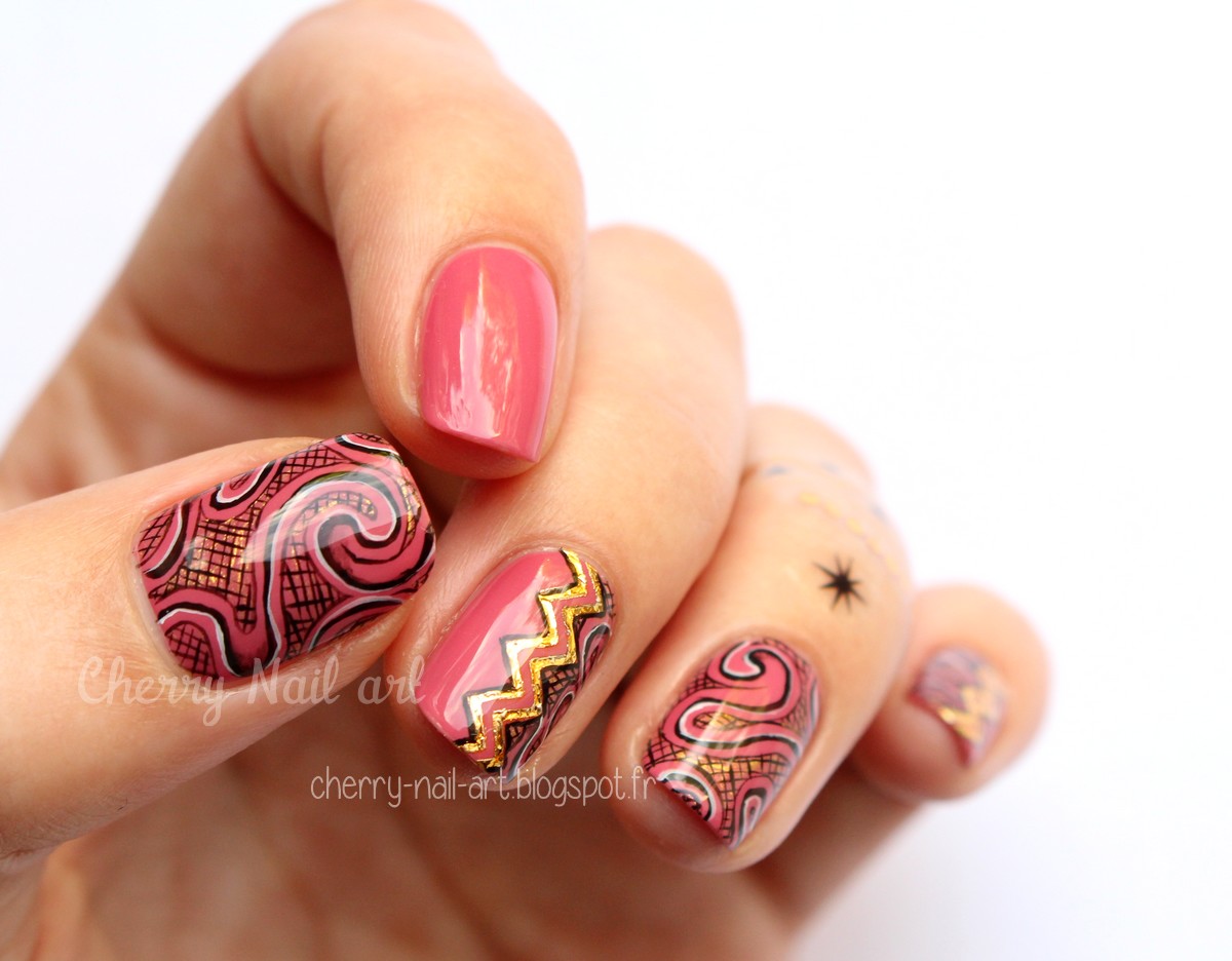 nail art abstrait avec tatouages ephemeres
