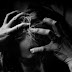 أصبح يعاملني بقسوة ومن غير سبب: إليك السبب أصبح يعاملني بقسوة ومن غير سبب: إليك السبب