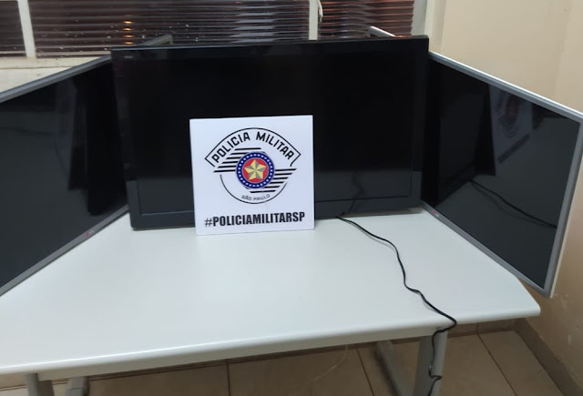 Homem tenta furtar TV e objetos decorativos de motel, mas camareiras percebem e ele acaba Preso pela Polícia Militar Homem tenta furtar TV e objetos decorativos de motel, mas camareiras percebem e ele acaba Preso pela Polícia Militar