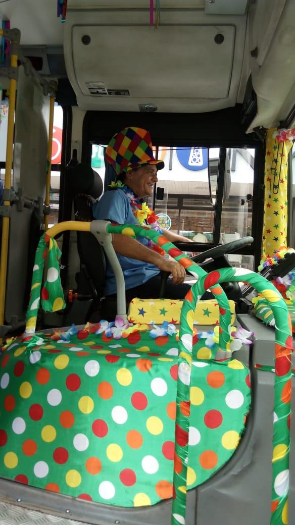 Natal: Ônibus urbanos enfeitados para o Carnaval 3 WhatsApp%2BImage%2B2019 02 26%2Bat%2B13.05.08