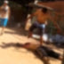 Vídeo: Homem é chutado e apedrejado até a morte (imagens fortes)
