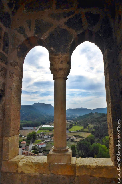 Detalle de ventana de Castillo de Frías, Burgos