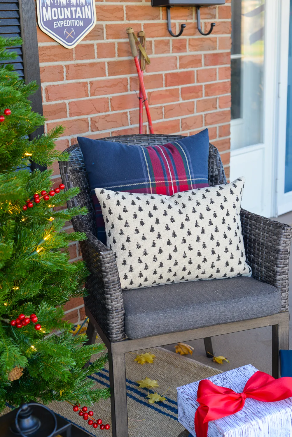 outdoor christmas decorating ideas front porch, porch christmas decor, country christmas porch