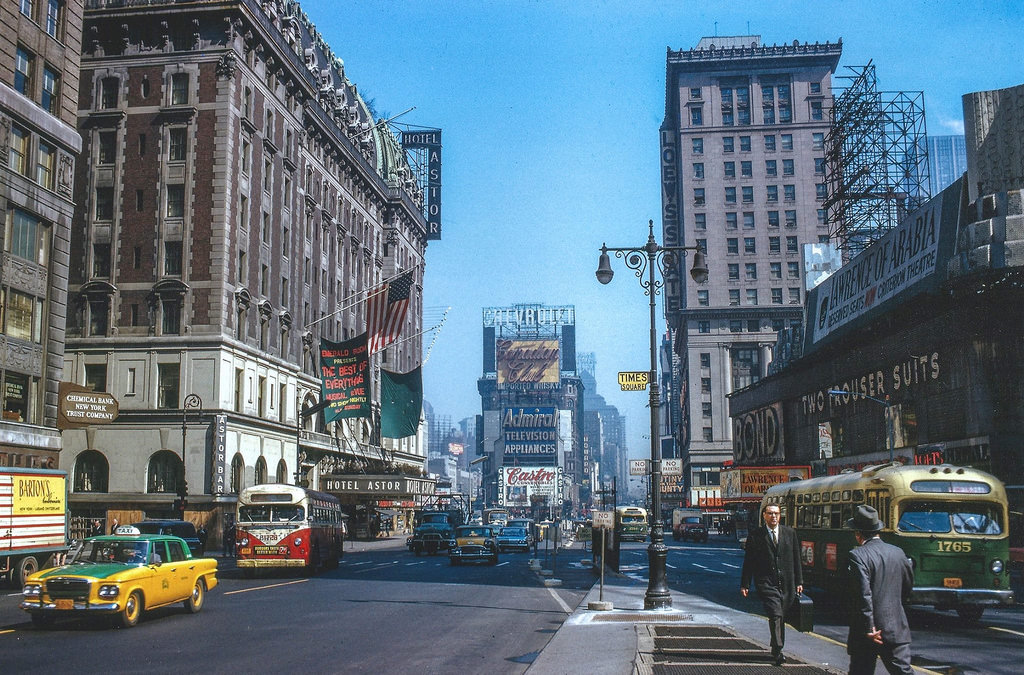 35 Incredible Color Found Photos Captured Everyday Life Of New York