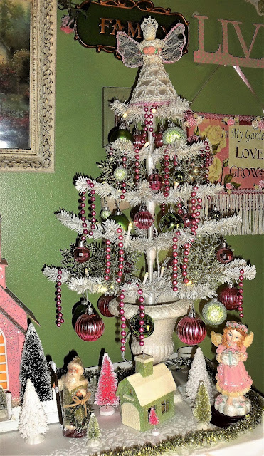 A DEBBIE-DABBLE CHRISTMAS: Craft Room Christmas Decorations, Christmas Home Tour 2016
