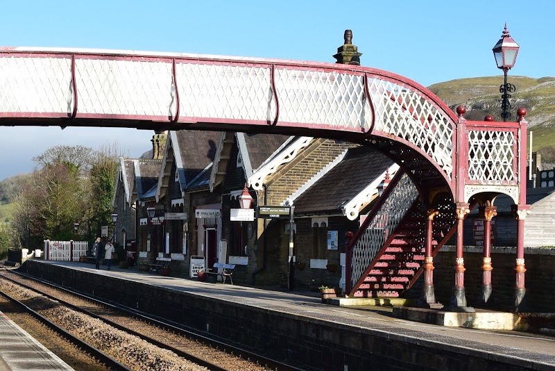 Bridge over the track at Settle