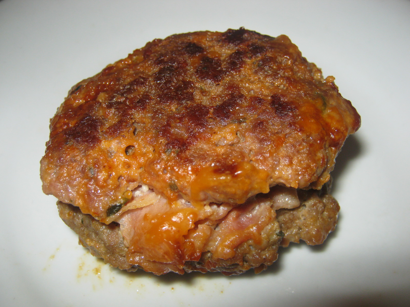 RICETTA HAMBURGER CON CUORE DI PROSCIUTTO COTTO E SOTTILETTA