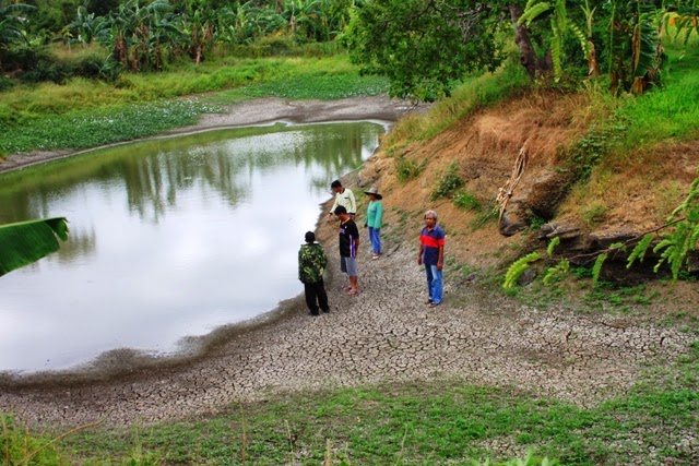 Mabuhay Images: TOO BIG, A PROBLEM. Isang photo essay sa kakulangan ng