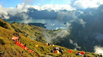 Plawangan Sembalun Crater Rim 2639 meter Mt Rinjani