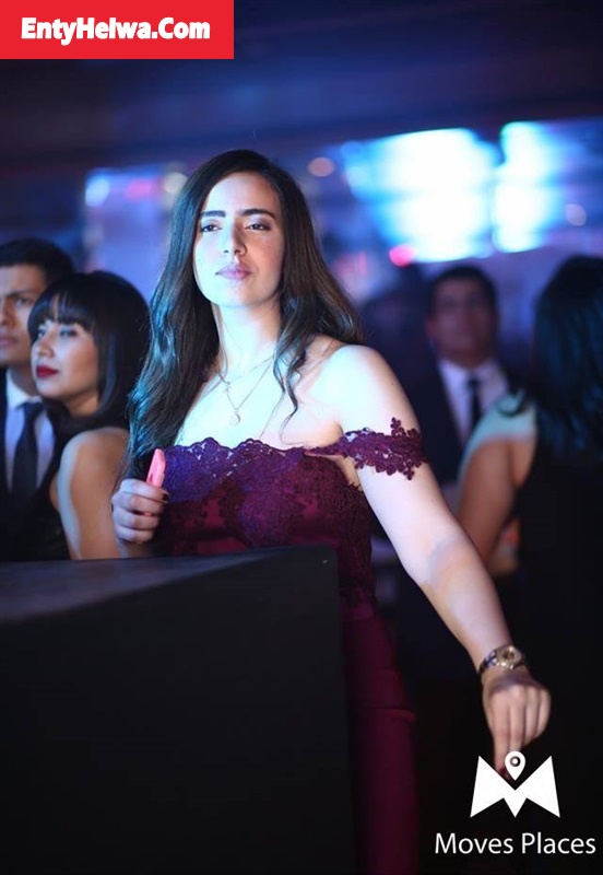 صور بنات ثانوي المدرسة الامريكية في مصر في حفلة مثيرة