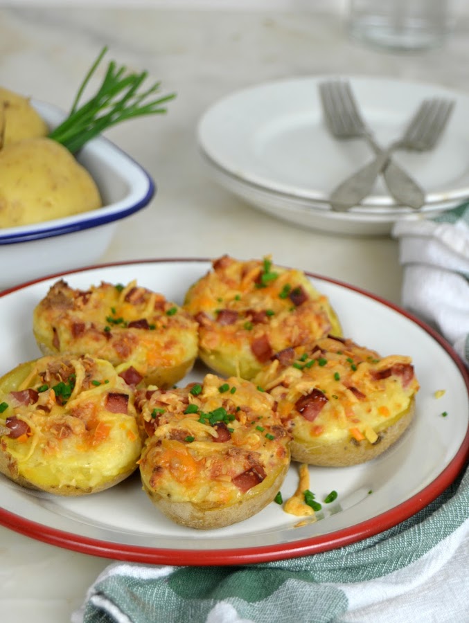 Patatas rellenas de jamón y queso