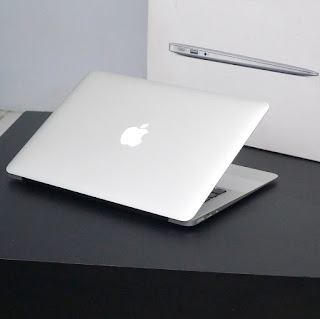 MacBook Air Core i5 (13-inch, Early 2015) Di Malang