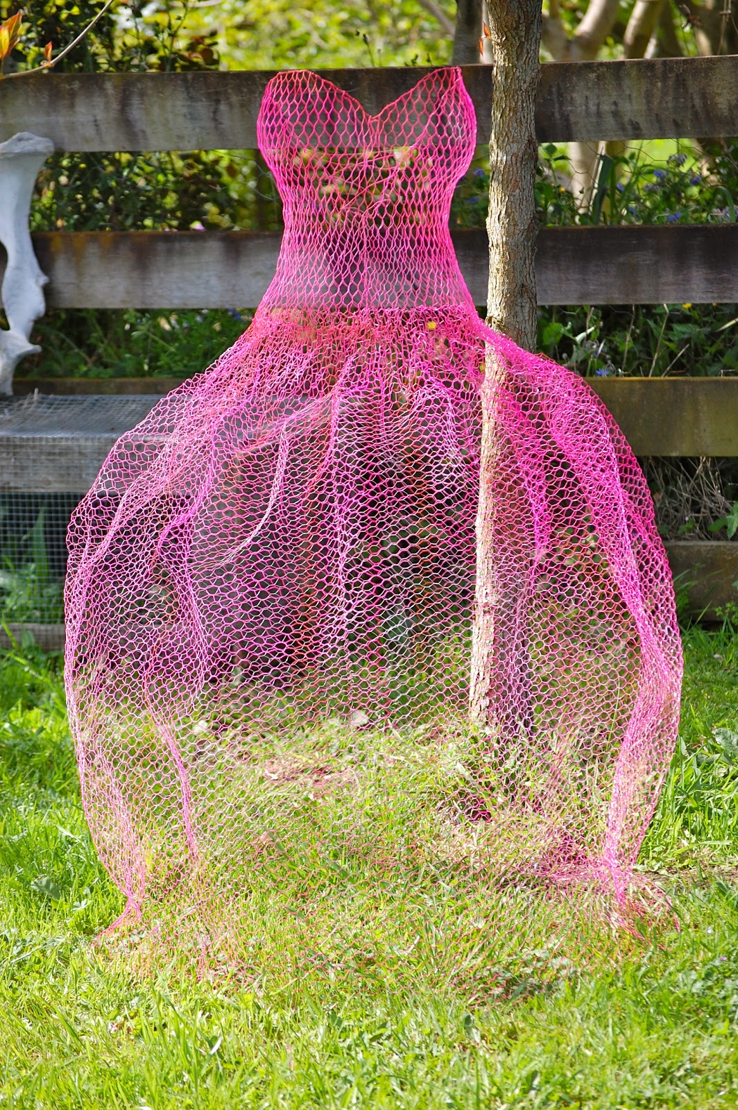 October 2012 | Chicken wire sculpture, Chicken wire art, Chicken wire