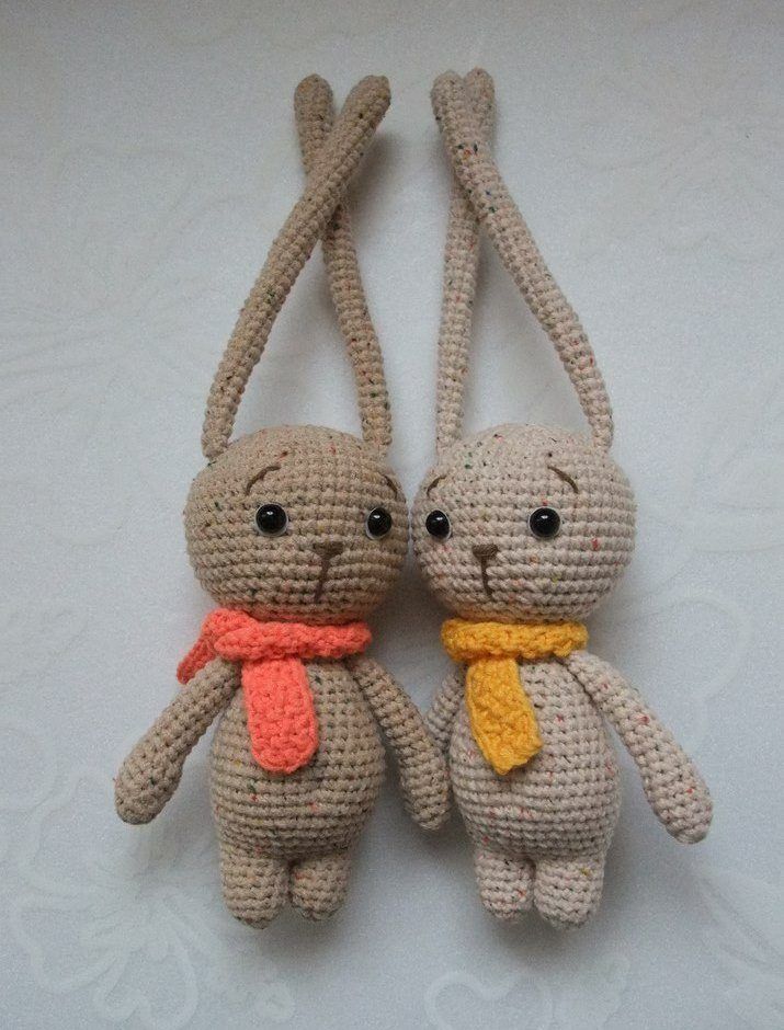 Вязаные зайчики крючком