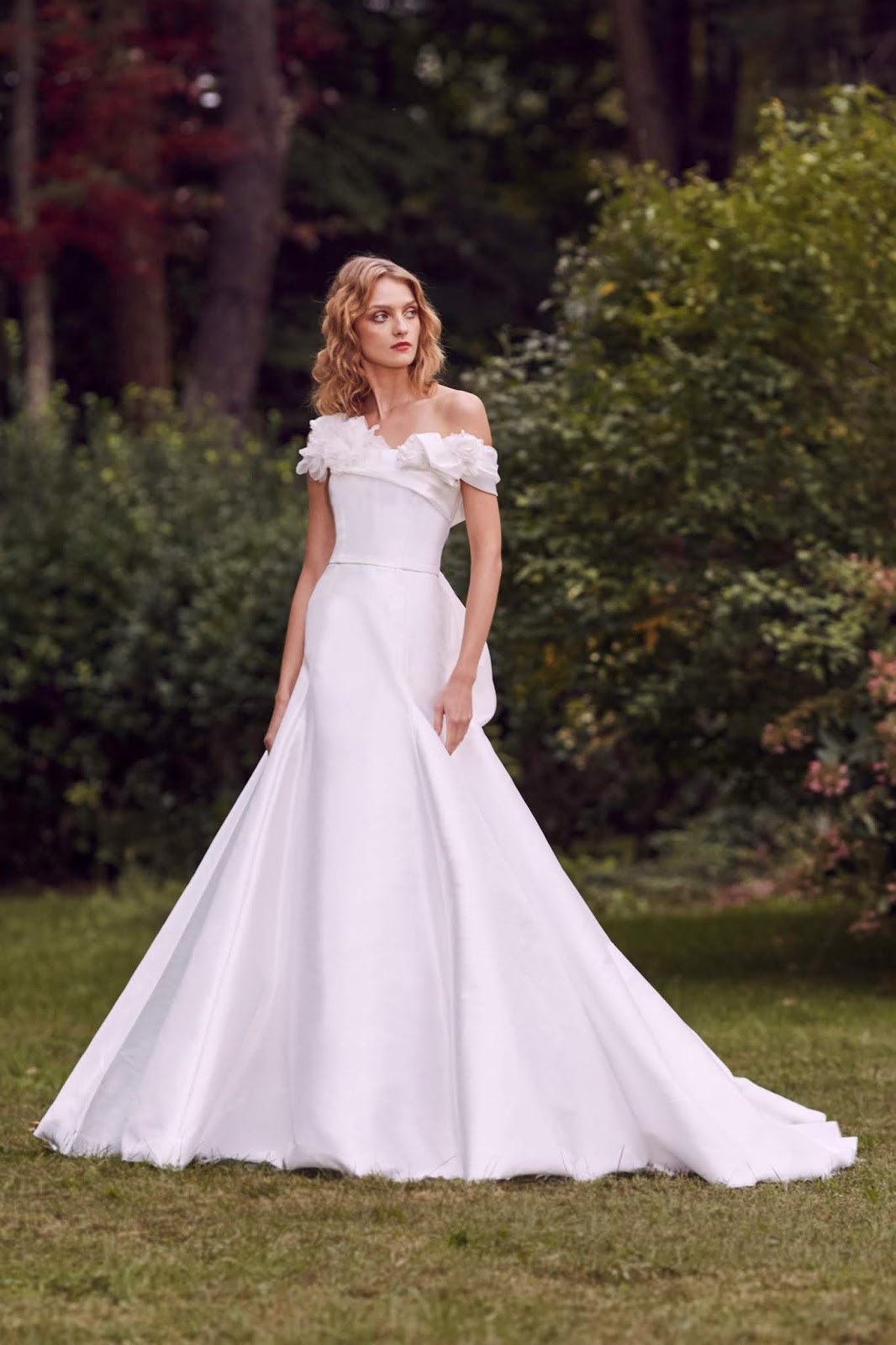 ELEGANT WEDDING DRESSES: MARCHESA