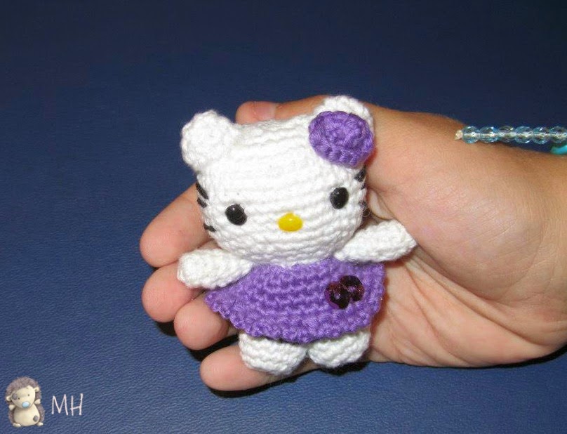 Llavero Hello Kitty amigurumi.
