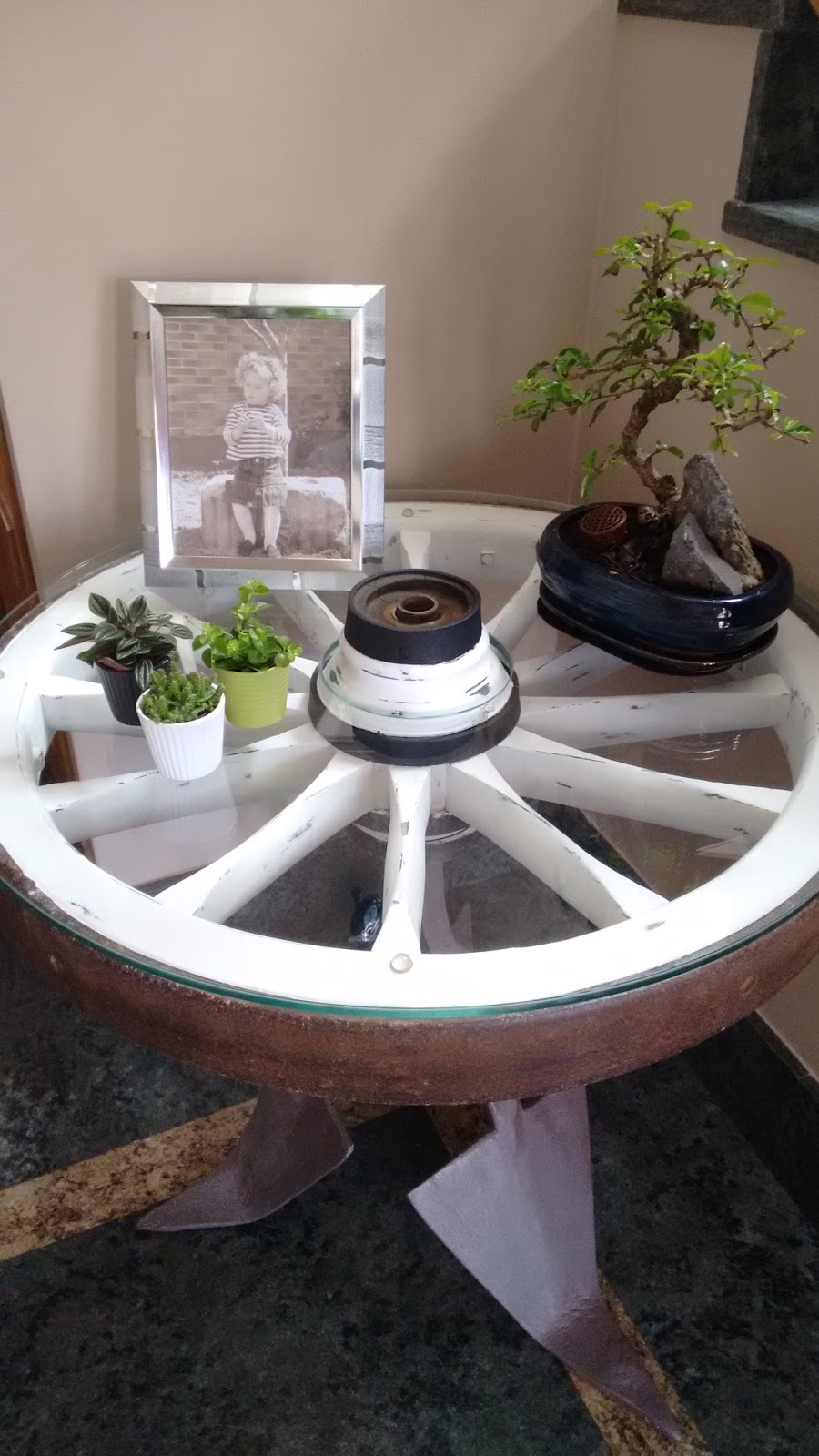 Dar vida a objetos olvidados...: Mesa con rueda de carro