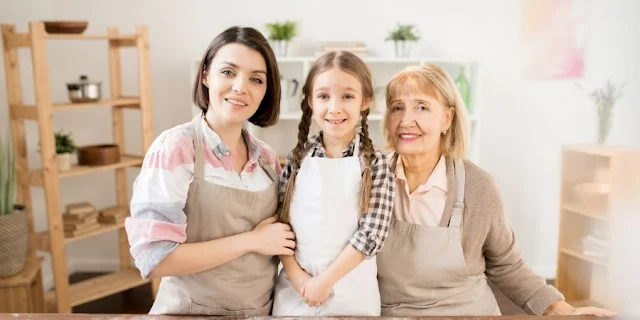 Ev Kadınları: Ev Mutfağında Pişir, Online Sat
