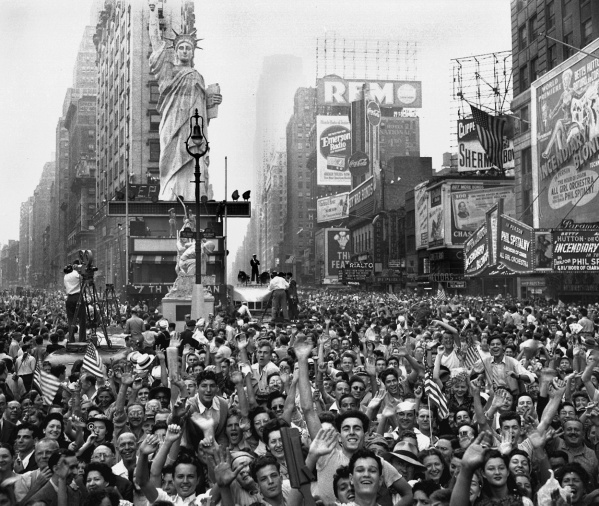The Children's War Times Square on VJ Day Then and Now