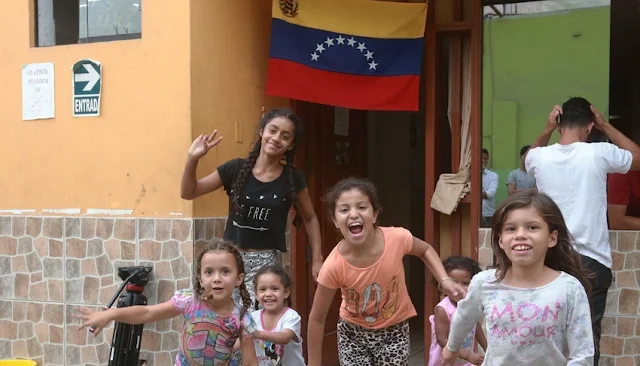 Venezolanos a la escuela en Perú