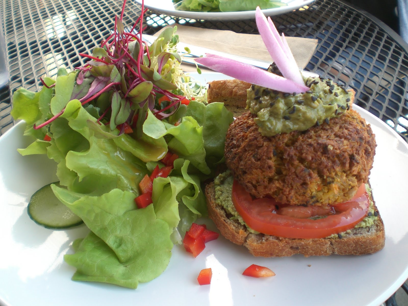 The Big Personality of a Little Vegan Raw Foods Restaurant & Blogger Meetup