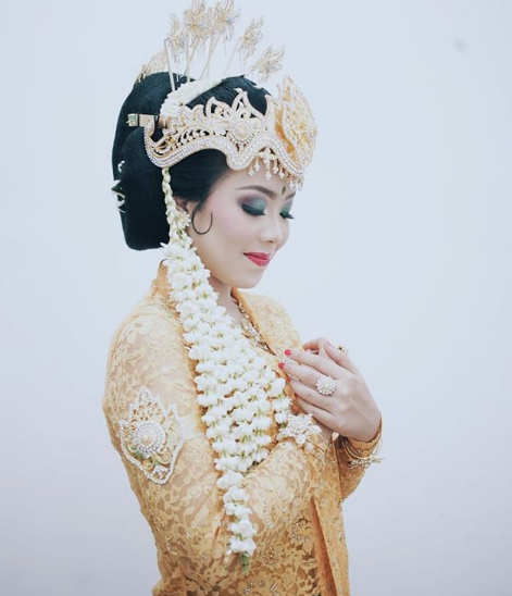 5 Pakaian Adat Suku Sunda Lengkap Dengan Gambarnya  Aneka Budaya