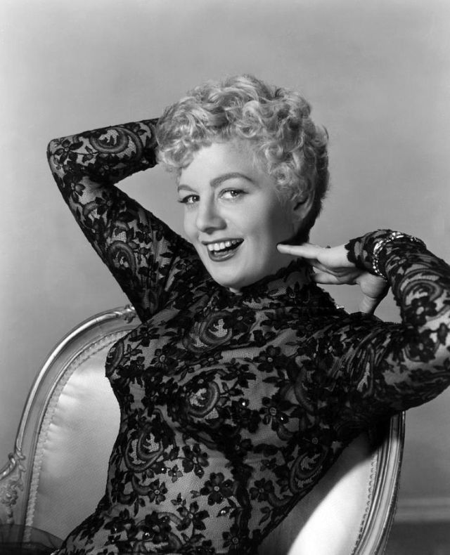 20 Stunning Black and White Photos of Shelley Winters When She Was