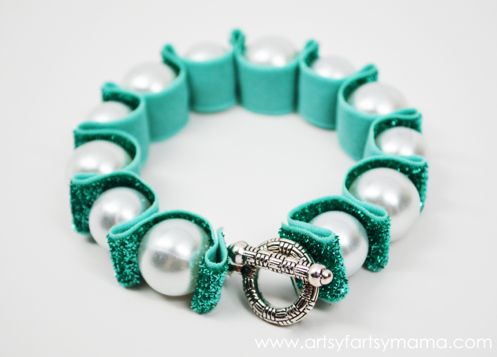 DIY Ribbon & Pearl Bracelet from artsyfartsymama.com #jewelry #ribbon