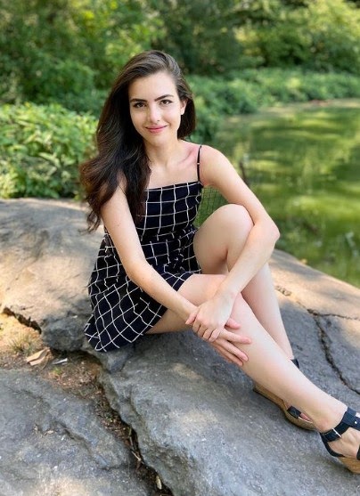 Andrea Botez Biography: Wiki, Age, Height, Sister, Boyfriend, Net Worth in  2023