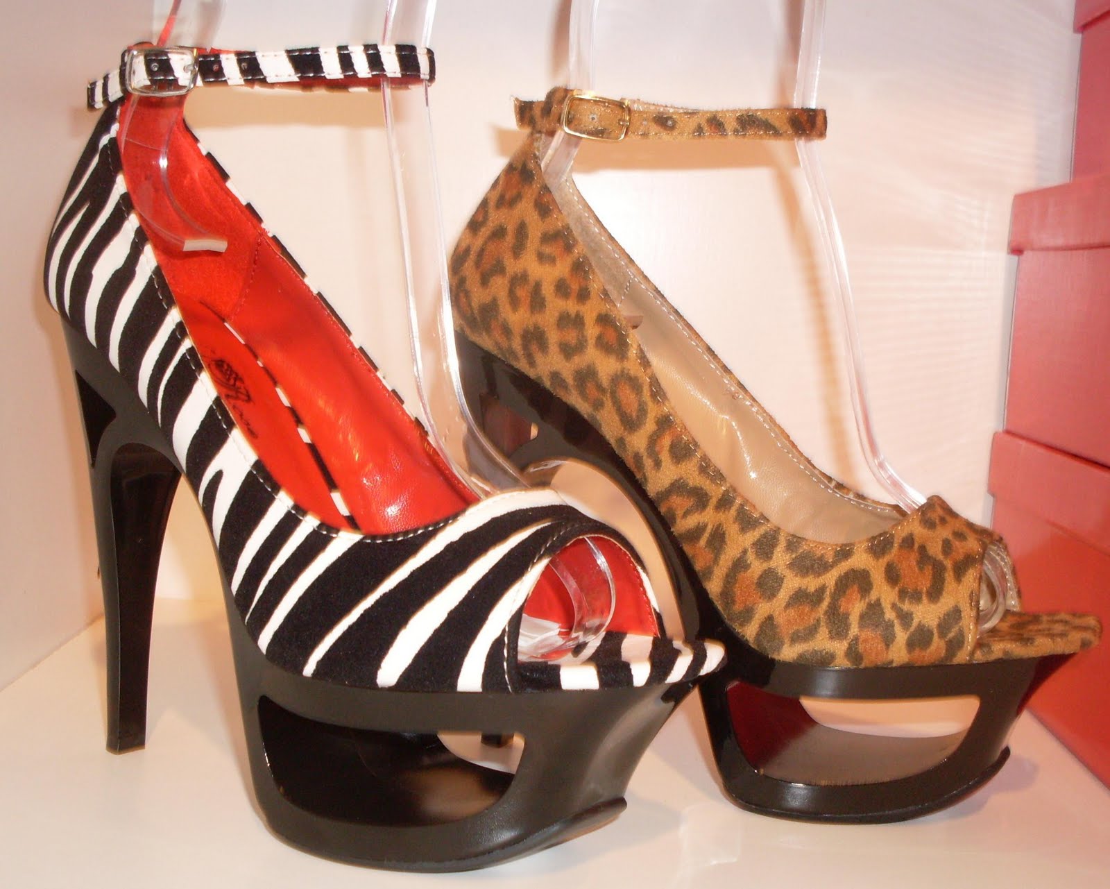 The Lipstick Lounge The Alluring Diva Boutique Launches