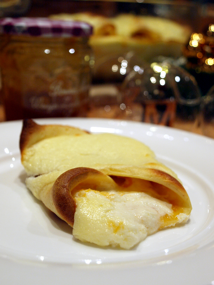 Topfen-Palatschinken mit Aprikosen-Konfitüre - CHAMY.AT