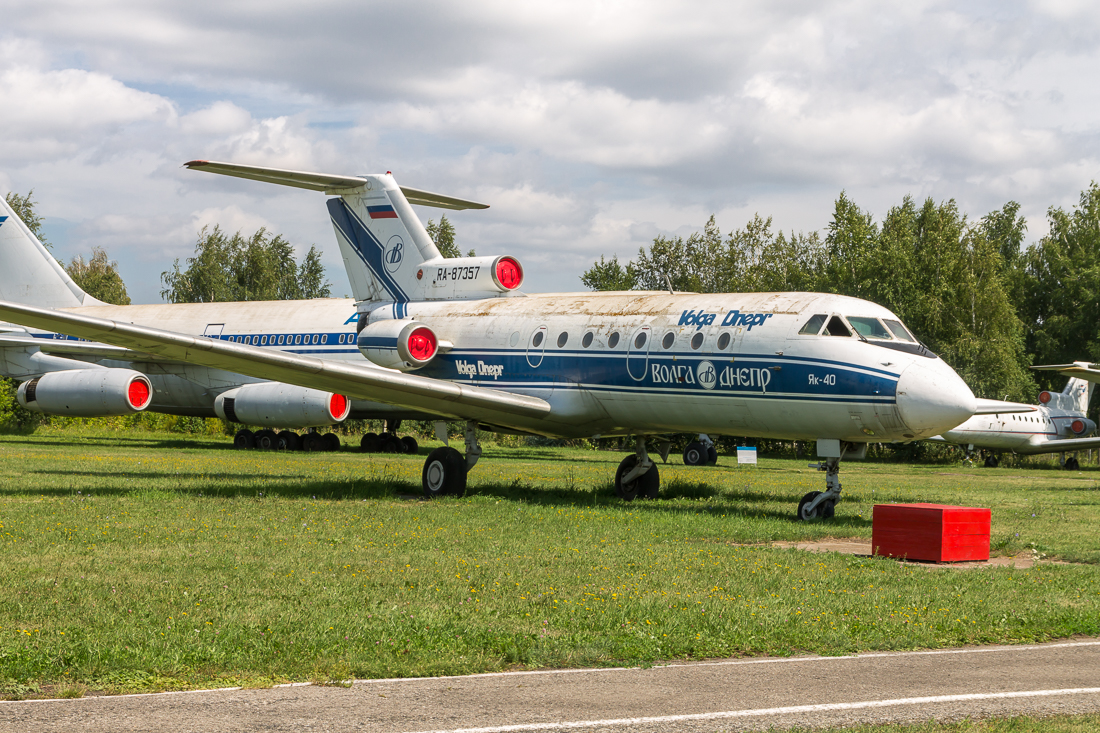 Самолёт Як-40