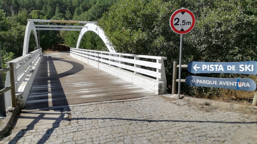Ponte de Madeira sobre o Rio Zêzere