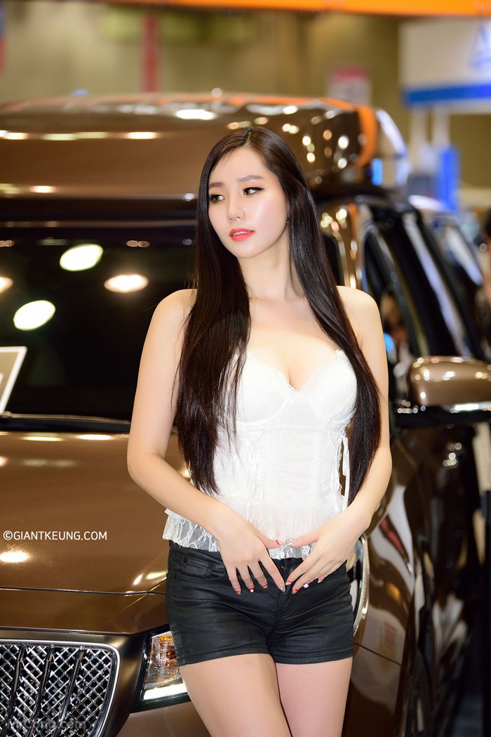 Lee Ji Min Beauty at the Seoul Motor Show 2017 (51 photos) photo 2-18