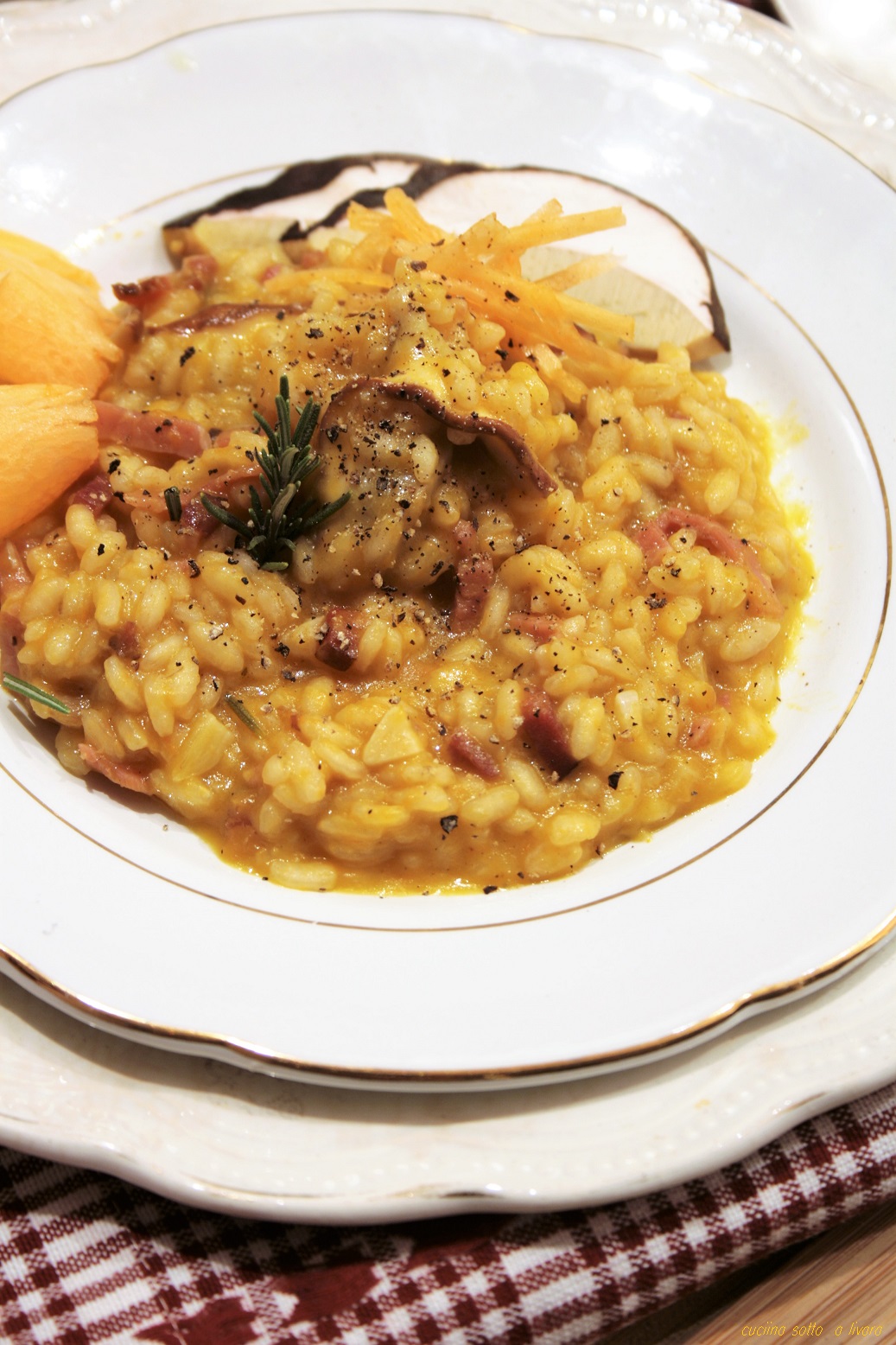 RISOTTO CON ZUCCA GIALLA, FUNGHI E SPECK CUCINA SOTTO A LIVARA