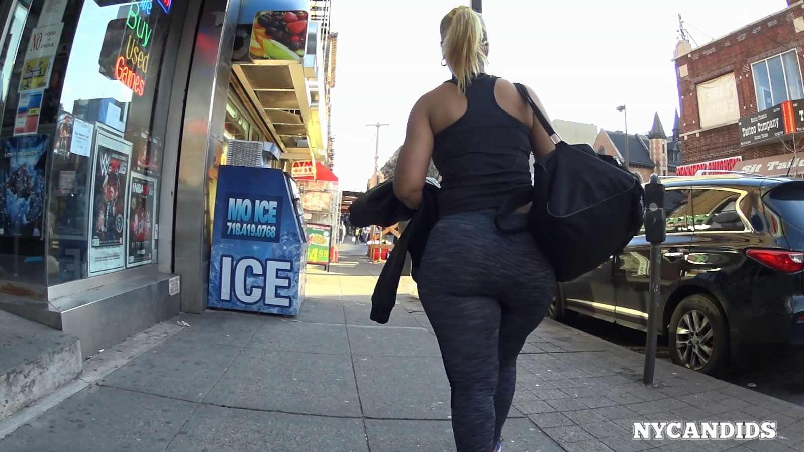 NYCandid 257 - BLONDE WITH AN AMAZING BUBBLE BUTT.