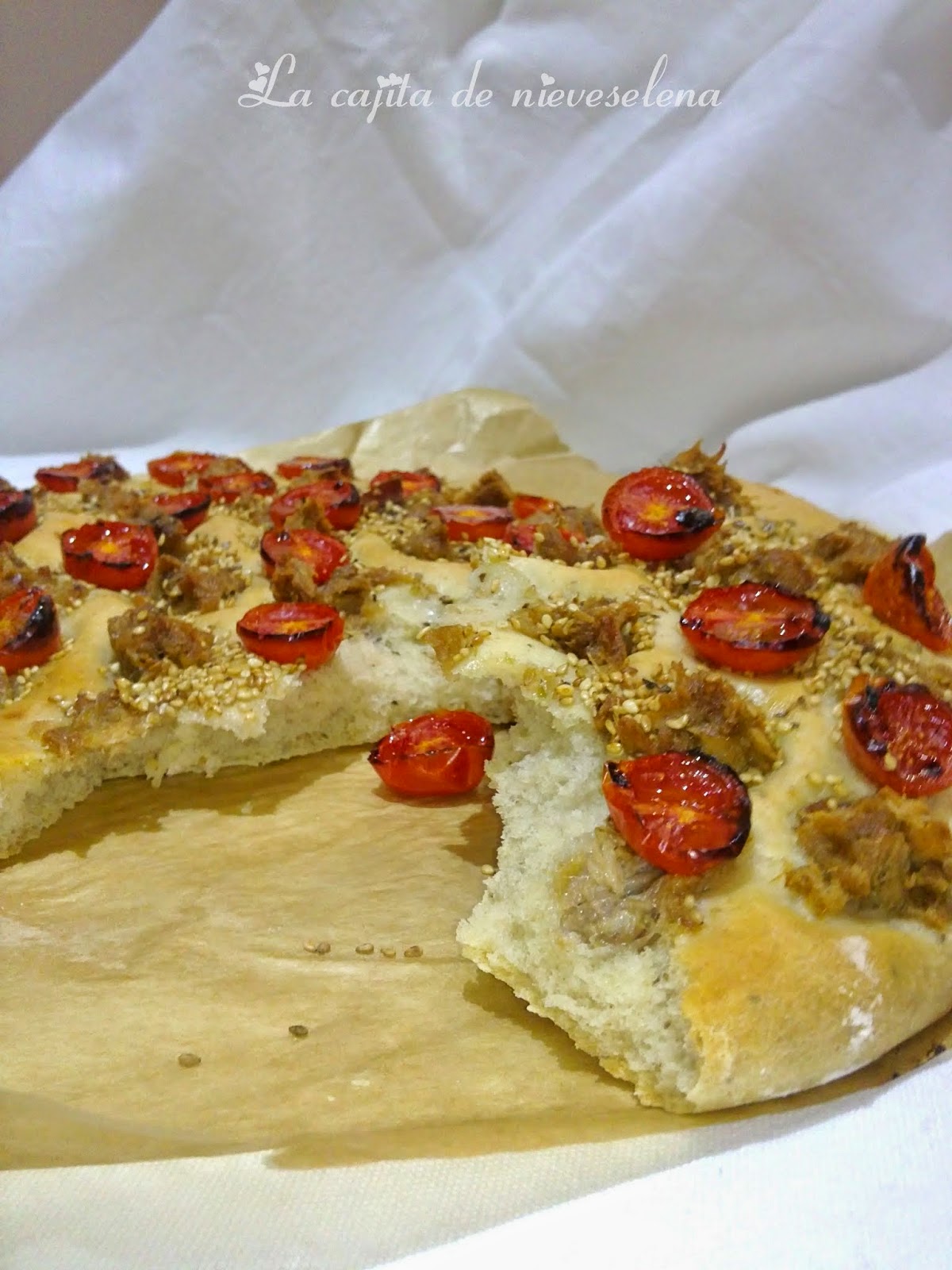 Focaccia de atún y tomatitos cherrys a la provenzal