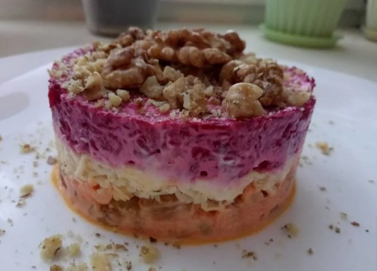 Неповторимый салат "ЛЮБОВНИЦА" с орехами и изюмом