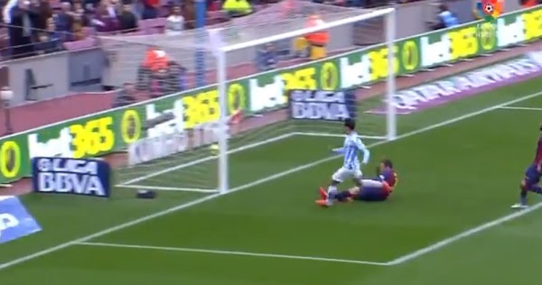 El Málaga recuerda el gol de Juanmi al Barça en 2015 y el atacante responde: "Siempre en el corazón"