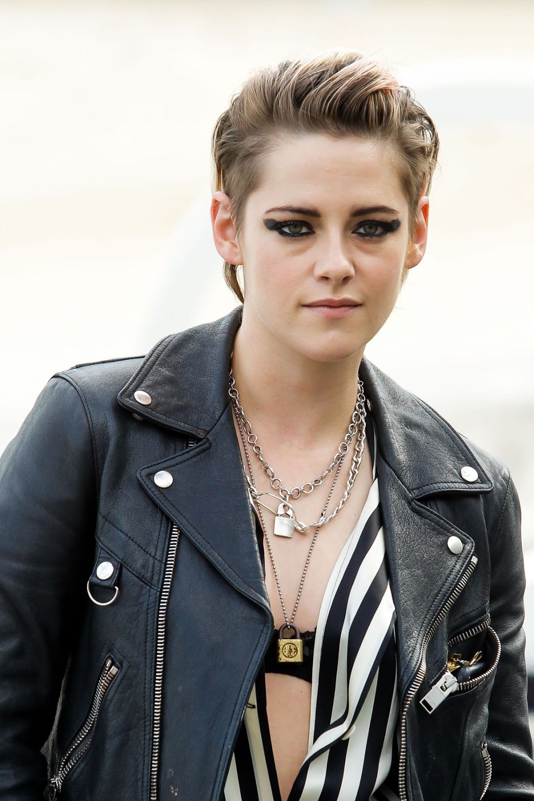 Kristen Stewart Clicks at Seberg Photocall at 2019 San Sebastian Film