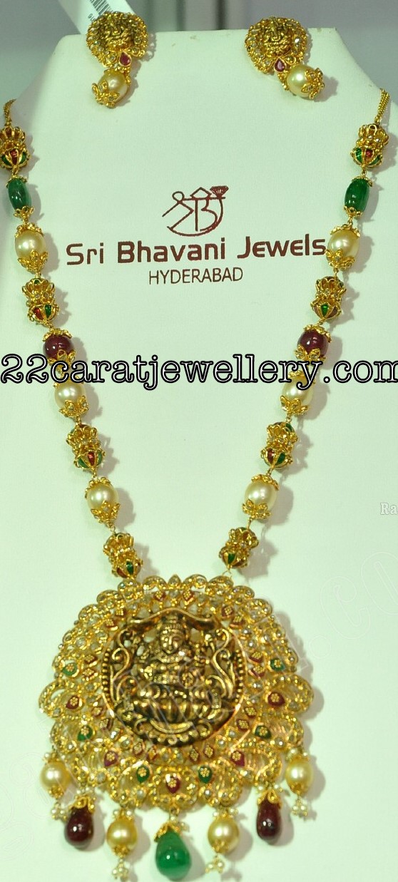 22 Carat Gold Uncut Diamond Light Weight Long Chains with Pendants at